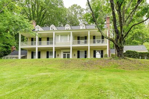 House (4 Bedrooms) | Interior - 16 Mi to Baltimore: Spacious Home in Owings Mills! (Owings Mills)