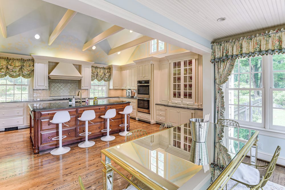 16 Mi to Baltimore: Spacious Home in Owings Mills! - Monkton, MD