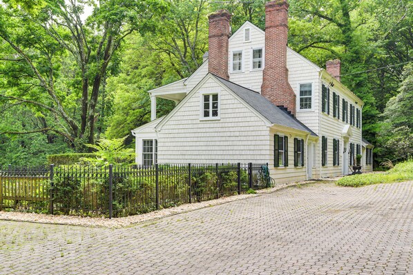 House (4 Bedrooms) | Front of property