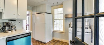 Near Shops & Parks: Dog-friendly Maryland Gem