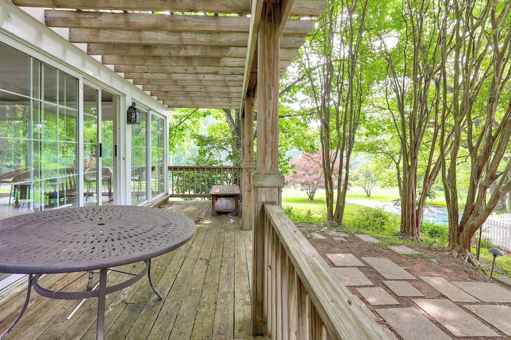 Near Shops & Parks: Dog-friendly Maryland Gem - Garrison, MD