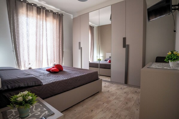 1 slaapkamer, een strijkplank/strijkijzer, wifi, beddengoed