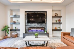 TV, fireplace