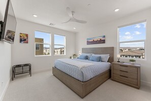 3 bedrooms, desk, iron/ironing board, travel crib