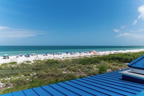 On the beach - Relaxing Beachfront Stay at The Apollo (Marco Island)