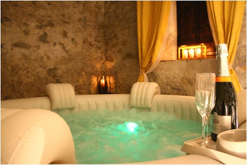 Villa Vico - Private Villa with View, Garden, Pool and Jacuzzi