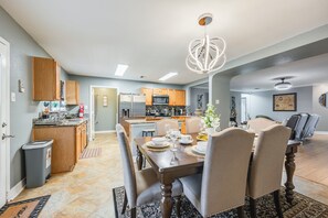 Dining - Esty Relaxation 3 bedroom Home in Frisco
Spacious and centrally located (Frisco)