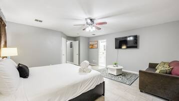 3 bedrooms, iron/ironing board, WiFi, bed sheets