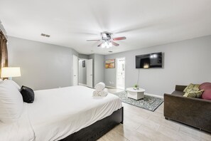 3 bedrooms, iron/ironing board, WiFi, bed sheets - Esty Relaxation 3 bedroom Home in Frisco
Spacious and centrally located (Frisco)