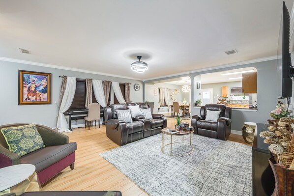 Smart TV - Esty Relaxation 3 bedroom Home in Frisco
Spacious and centrally located (Frisco)