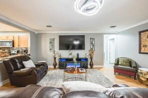 Smart TV - Esty Relaxation 3 bedroom Home in Frisco
Spacious and centrally located (Frisco)