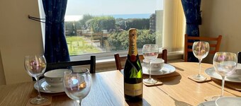 Large Family Coastal Retreat - Panoramic Views of Rest Bay, Porthcawl.