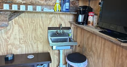 Barn Apartment located in beautiful Warrenton GA. 52ac, Lakes, Walks and more!
