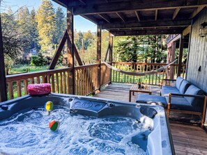 Outdoor spa tub - Riverside PLAYCATION! Private Dock! Hot Tub~Pups OK! Point of View (Forestville)