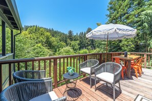 Outdoor dining - Riverside PLAYCATION! Private Dock! Hot Tub~Pups OK! Point of View (Forestville)