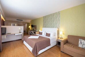 Junior-Doppelzimmer, Meerblick | Allergikerbettwaren, Schreibtisch, laptopgeeigneter Arbeitsplatz