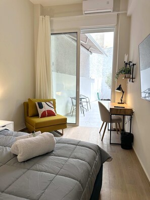 Desk, iron/ironing board, travel cot, WiFi