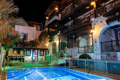 Seasonal outdoor pool, open 8:00 AM to 8:00 PM, pool umbrellas