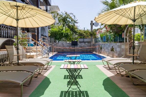 Seasonal outdoor pool, open 8:00 AM to 8:00 PM, pool umbrellas - Cağlar My House Apart Hotel (Bodrum)