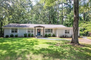 Exterior - Bid Day Bunkhouse | Best Playoff Weekend Rate (Oxford)