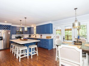 Dining - Bid Day Bunkhouse | Best Playoff Weekend Rate (Oxford)