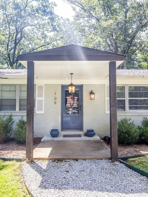 Exterior detail - Bid Day Bunkhouse | Best Playoff Weekend Rate (Oxford)