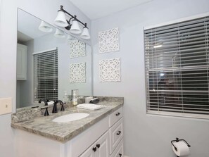 Shower, hair dryer, towels - Bid Day Bunkhouse | Best Playoff Weekend Rate (Oxford)