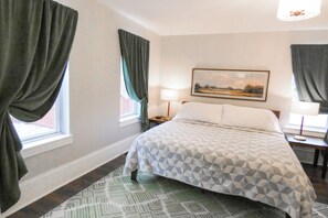 4 bedrooms, iron/ironing board, WiFi, bed sheets