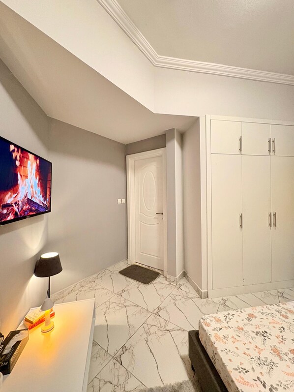 2 chambres, fer et planche à repasser, Wi-Fi, draps fournis