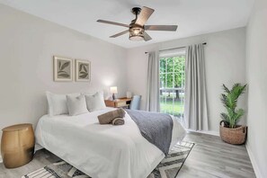 4 bedrooms, iron/ironing board, WiFi, bed sheets