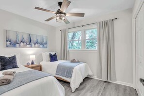4 slaapkamers, een strijkplank/strijkijzer, wifi, beddengoed