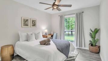 4 bedrooms, iron/ironing board, WiFi, bed sheets