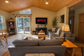 House, 3 Bedrooms | Living area