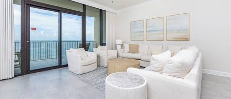 Condo, 3 Bedrooms | Living area