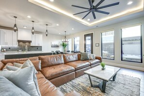 Living area | Smart TV - Southern Utah Playground #108 3 Bedroom Home (Hurricane)