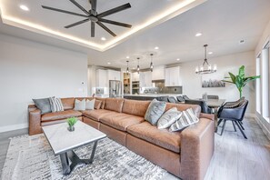 Maison, 3 chambres | Coin séjour | TV connectée