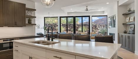 Ferienhaus, 3 Schlafzimmer | Eigene Küche | Kühlschrank, Ofen, Wasserkocher mit Kaffee-/Teezubehör, Toaster