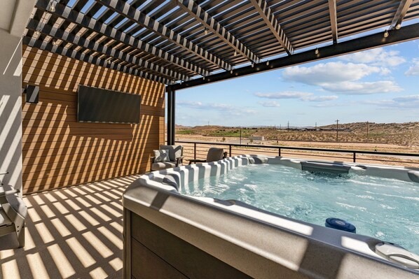 Townhome, 6 Bedrooms | Indoor spa tub