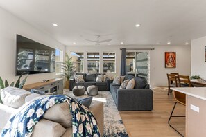 Condo, 3 Bedrooms | Living area | Smart TV, streaming services