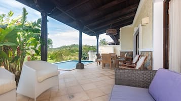 تناول الطعام بالخارج