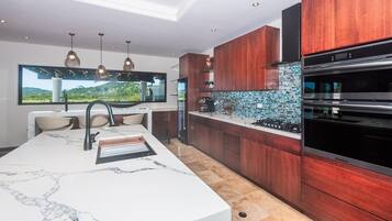 House, 4 Bedrooms | Private kitchen | Fridge, coffee/tea maker, toaster