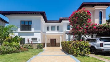 House, 4 Bedrooms | Exterior