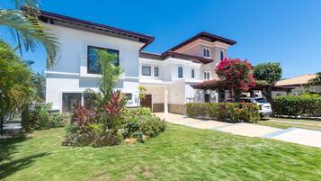 House, 3 Bedrooms | Exterior