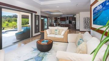 House, 4 Bedrooms | Living area