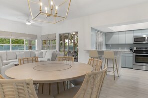 คอนโด, 2 ห้องนอน | ร้านอาหาร