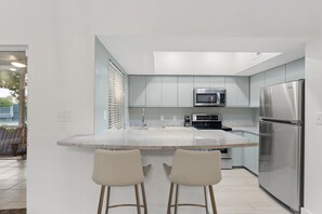 คอนโด, 2 ห้องนอน | ครัวส่วนตัว | ตู้เย็น, เตาอบ, เครื่องชงกาแฟ/ชา