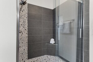 Condo, 2 Bedrooms | Bathroom | Towels, shampoo