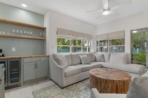 Condo, 2 Bedrooms | Living area
