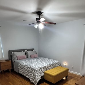 3 bedrooms, iron/ironing board, WiFi, bed sheets - 3-bedroom bungalow in charming Smyrna with WiFi, AC (Smyrna)