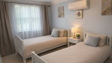 5 bedrooms, iron/ironing board, WiFi, bed sheets